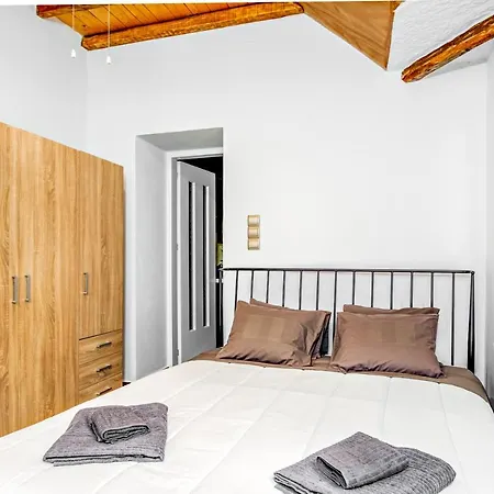 Syraki Apartment *