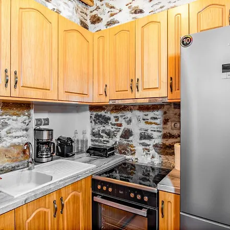 Syraki Apartment *