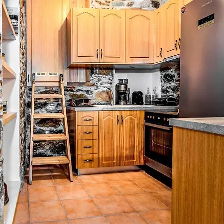 Syraki Apartment